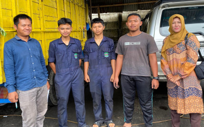 Praktek Kerja Lapangan Siswa Kelas 12 SMK Al Ihsan Jurusan TKR