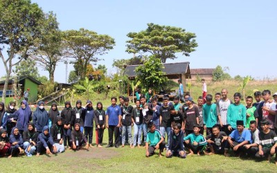 SMK Al IHSAN MENGADAKAN KEGIATAN OUTBOND UNTUK MENINGKATKAN KEMAMPUAN SISWA SEKALIGUS MEMBERI SUASANA BARU UNTUK PEMBELAJARAN